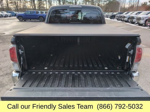 Used 2022 Toyota Tacoma TRD Off-Road image 24