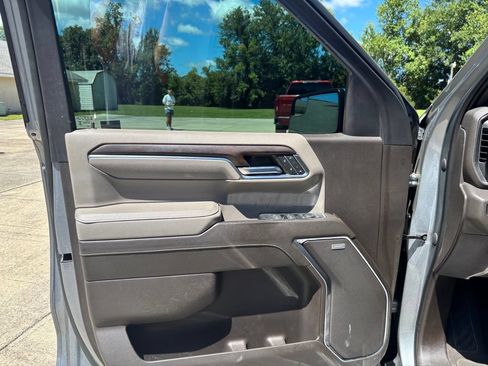 Used 2023 GMC Sierra 1500 SLT w/ SLT Premium Package RWD image 9