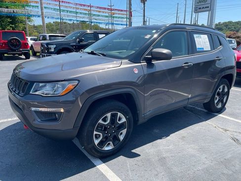 Used 2018 Jeep Compass Trailhawk w/ Leather Interior Group AWD/4WD image 2