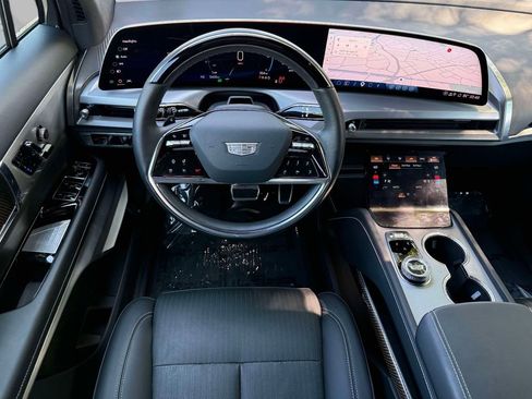 Used 2026 Cadillac Vistiq Sport AWD/4WD image 4