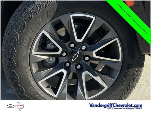 Certified 2024 Chevrolet Suburban Z71 w/ Luxury Package AWD/4WD image 8