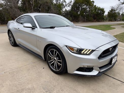 Used 2016 Ford Mustang GT RWD image 2