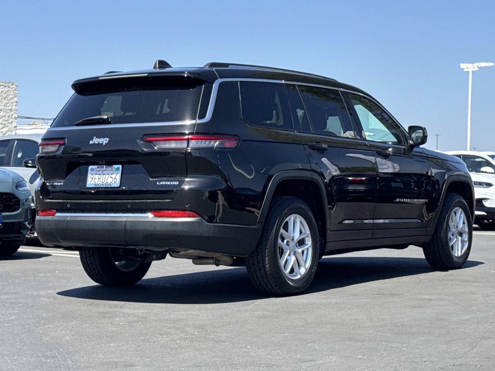 Used 2023 Jeep Grand Cherokee L Laredo AWD/4WD image 5