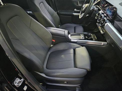 Used 2025 Mercedes-Benz GLB 250 image 19