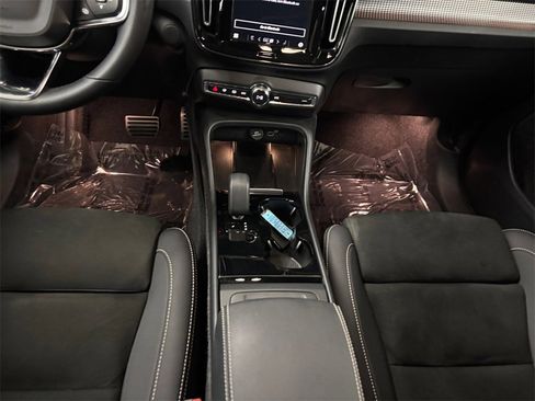 Certified 2022 Volvo XC40 P8 Recharge Plus image 23