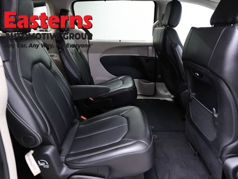 Used 2024 Chrysler Pacifica Touring-L FWD image 24