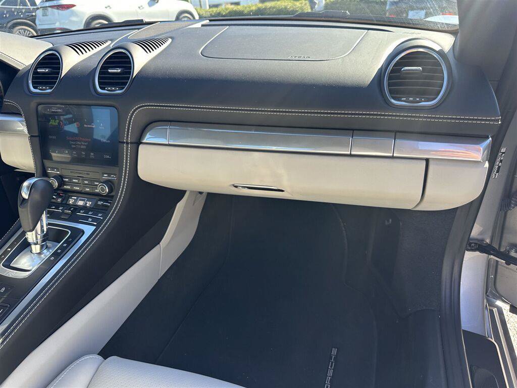 Used 2024 Porsche 718 Cayman RWD image 19