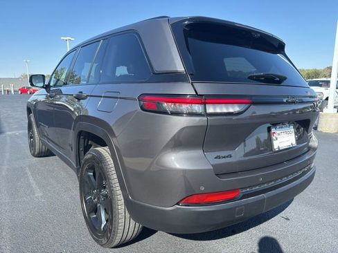 Used 2023 Jeep Grand Cherokee Limited w/ Luxury Tech Group II image 7