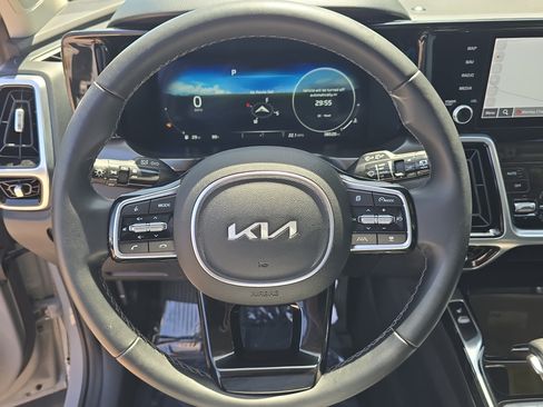 Certified 2023 Kia Sorento SX AWD/4WD image 31