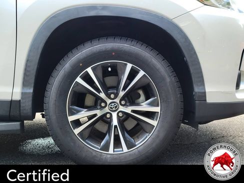 Used 2019 Toyota Highlander LE FWD image 12