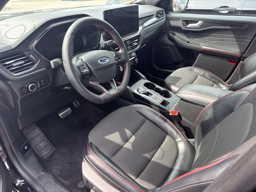 Used 2023 Ford Escape ST-Line w/ Tech Pack #1 AWD/4WD image 3