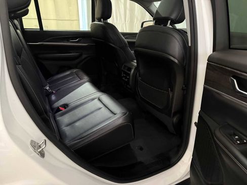 Used 2023 Jeep Grand Cherokee Limited w/ Black Appearance Package image 26