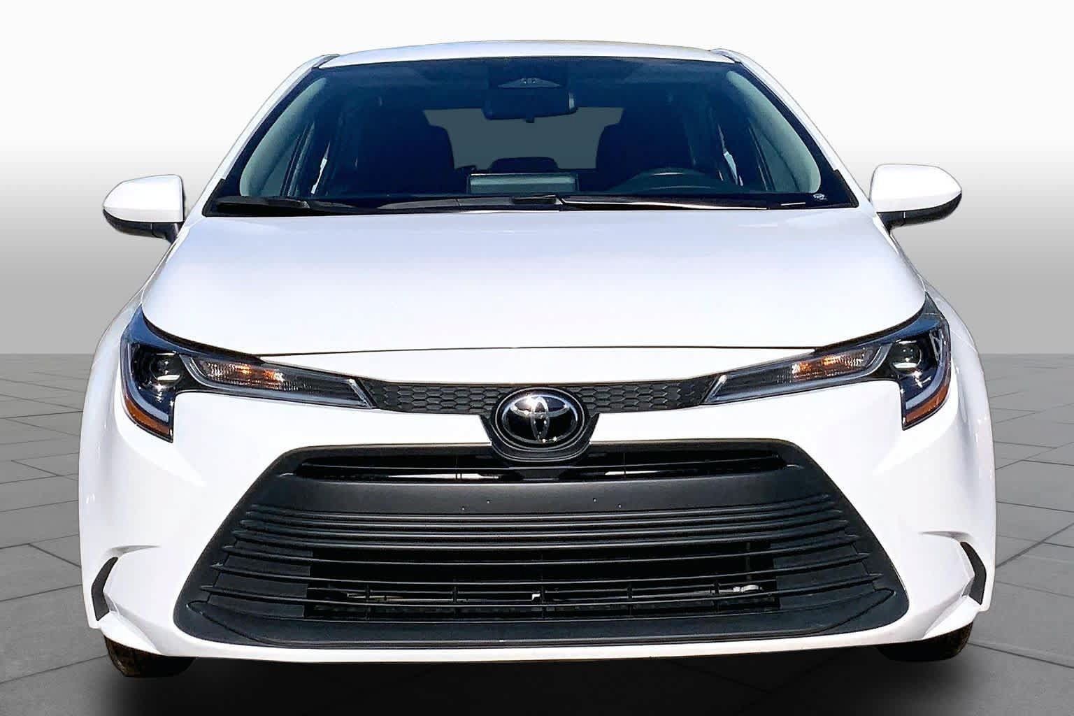 Used 2025 Toyota Corolla LE FWD image 4