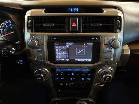 Used 2014 Toyota 4Runner Limited image 11