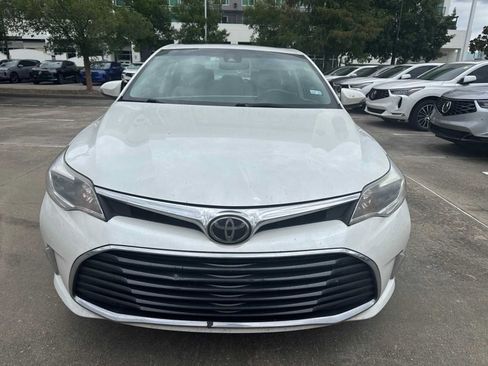 Used 2017 Toyota Avalon XLE Premium FWD image 2