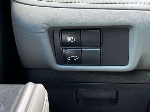 Used 2022 Toyota Highlander LE AWD/4WD image 30