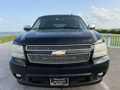 Used 2011 Chevrolet Suburban LT w/ Texas Edition RWD image 2