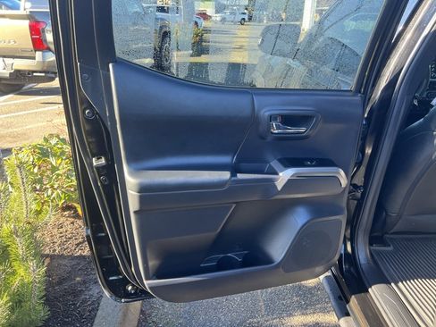 Used 2023 Toyota Tacoma Limited image 12