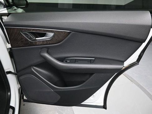 Used 2019 Audi Q8 Premium image 34