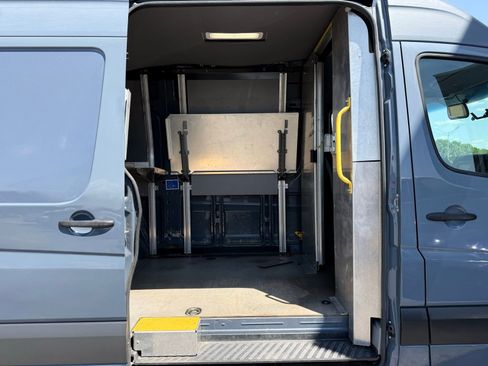 Used 2018 Mercedes-Benz Sprinter 2500 image 16