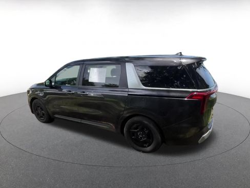 Used 2026 Kia Carnival FWD image 10