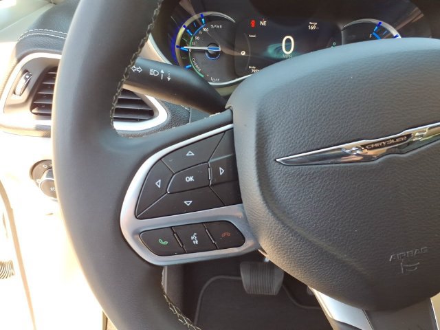 Used 2024 Chrysler Pacifica Limited FWD image 10
