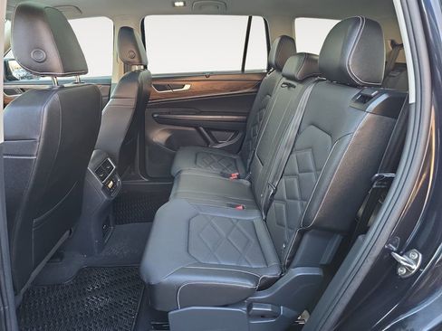 Used 2025 Volkswagen Atlas SE image 13