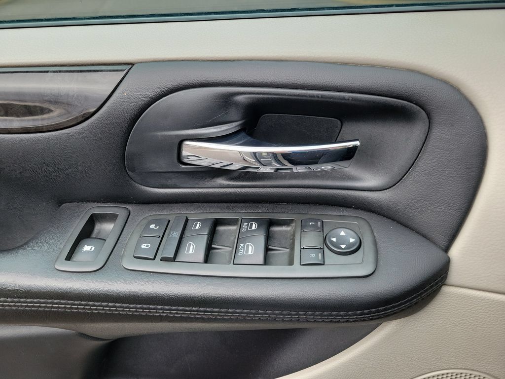 Used 2013 Dodge Grand Caravan SE FWD image 25