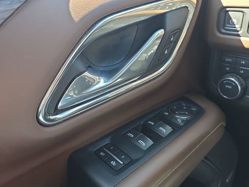 Used 2023 Chevrolet Suburban High Country AWD/4WD image 11