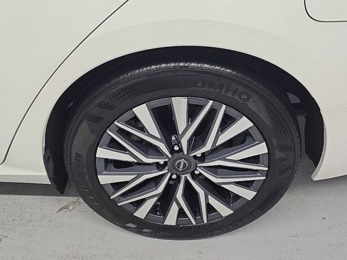 Used 2025 Nissan Altima 2.5 SV FWD image 30
