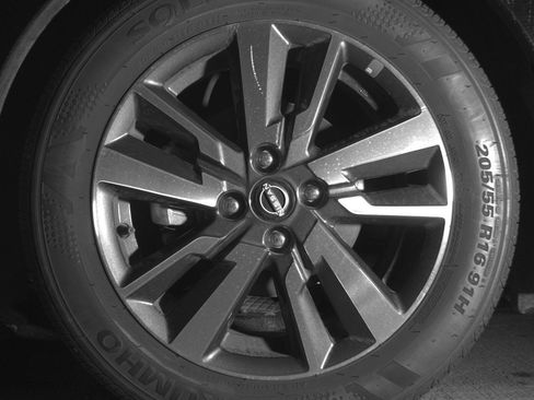 Used 2025 Nissan Versa SV image 12