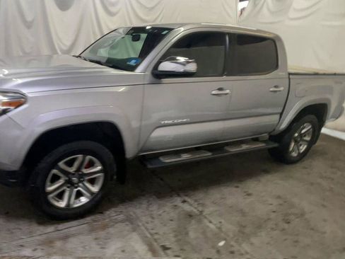 Used 2017 Toyota Tacoma Limited w/ Tow Package image 4