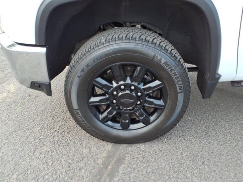 Used 2022 Chevrolet Silverado 2500 LTZ w/ LTZ Plus Package AWD/4WD image 9