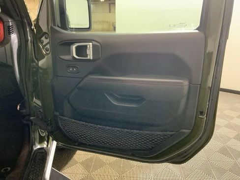 Used 2022 Jeep Gladiator Rubicon w/ LED Lighting Group AWD/4WD image 29