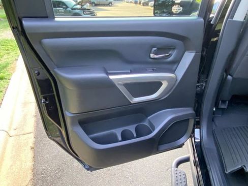 Used 2021 Nissan Titan SV w/ SV Convenience Package AWD/4WD image 10