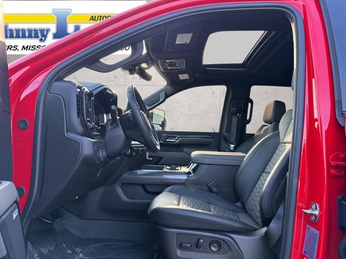 Used 2025 Chevrolet Silverado 2500 ZR2 w/ Technology Package image 10