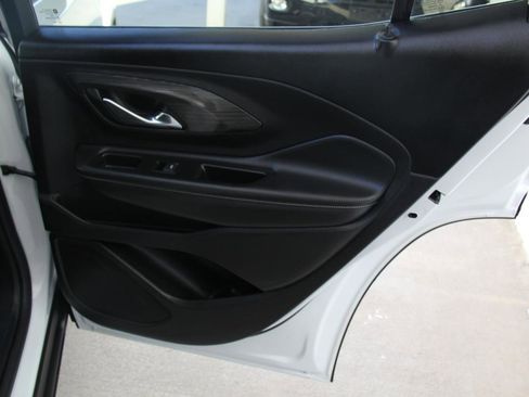 Used 2024 GMC Terrain SLE w/ Driver Convenience Package image 27