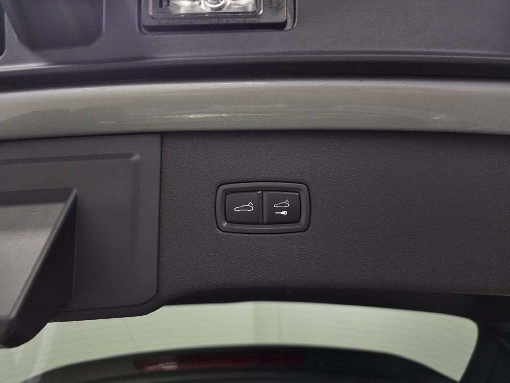 Used 2026 Porsche Cayenne AWD/4WD image 6