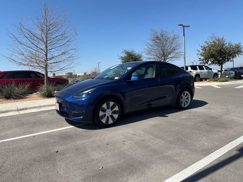 Used 2021 Tesla Model Y Long Range image 3