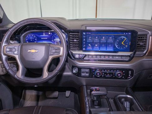Used 2022 Chevrolet Silverado 1500 High Country w/ High Country Premium Package AWD/4WD image 17
