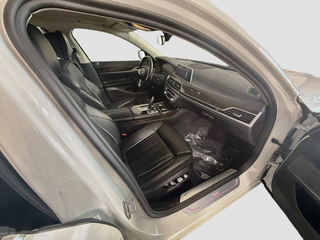 Used 2020 BMW 740i RWD image 28