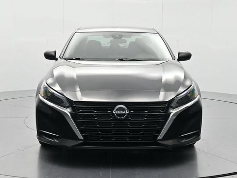 Used 2025 Nissan Altima 2.5 SV FWD image 2