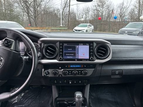 Certified 2022 Toyota Tacoma Limited AWD/4WD image 25