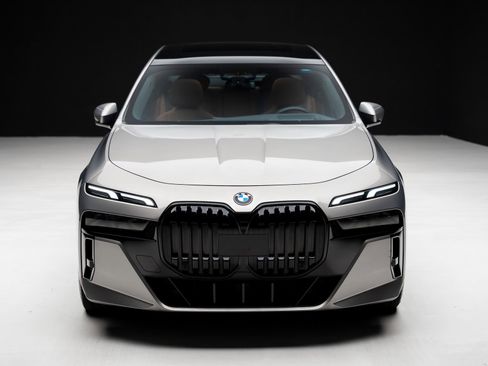 Used 2023 BMW 740i RWD image 6