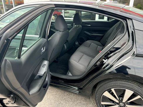 Used 2022 Nissan Altima 2.5 SV image 14