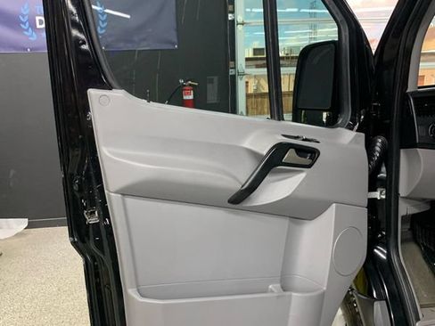 Used 2014 Mercedes-Benz Sprinter 2500 image 9