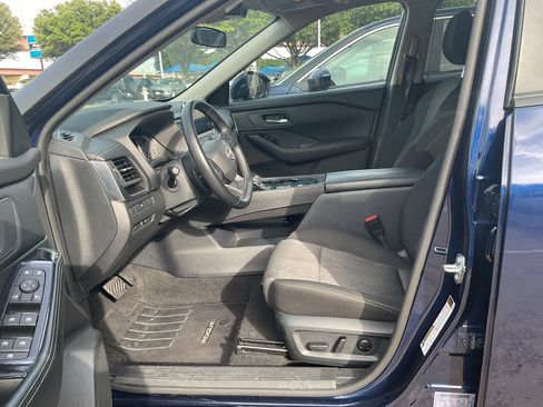 Used 2025 Nissan Rogue SV FWD image 23