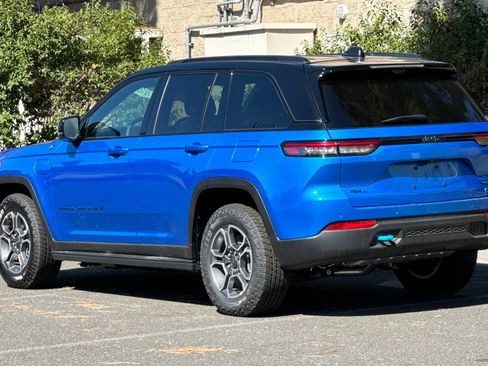 New 2023 Jeep Grand Cherokee Trailhawk w/ Advanced Protech Group II image 5