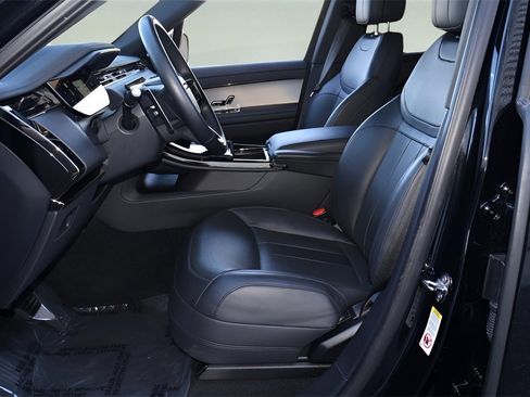 Used 2025 Land Rover Range Rover Sport SE image 12