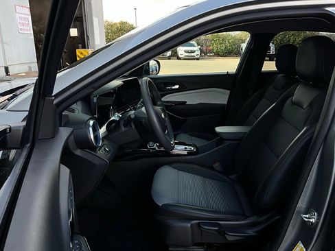 Used 2025 Chevrolet Trax LT image 10
